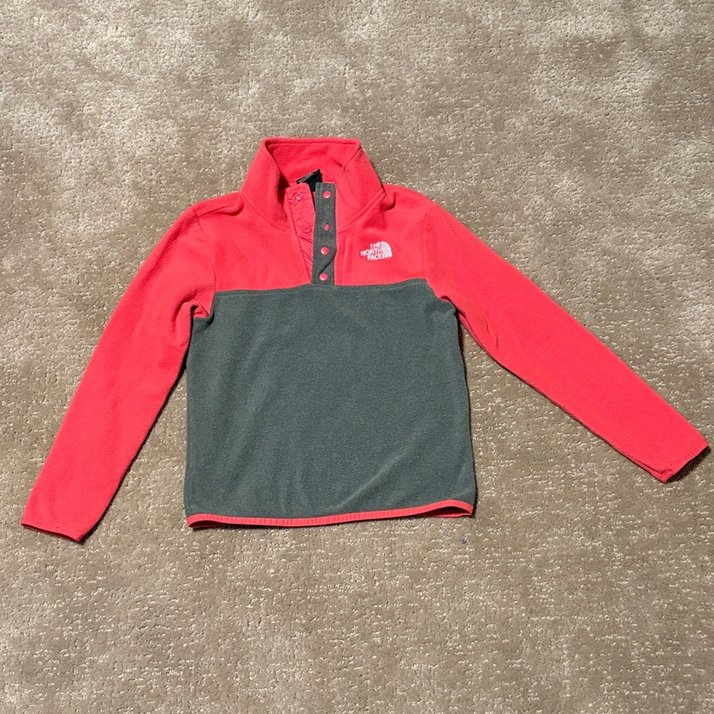 The North Face Kids' (Size S 7/8) Coral Red and Charcoal 1/4 Snap Fleece Top